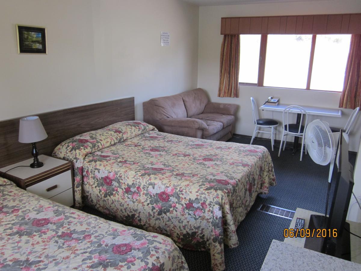 וויליאמס לייק Valleyview Motel מראה חיצוני תמונה